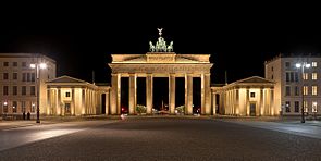 Brandenburger Tor nachts 2012-07.jpg