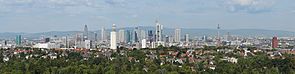 Cityscape Frankfurt 2010 panorama crop.jpg