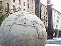 Bola del mundo en la Plaza del Pilar.JPG