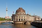 Berlin Museumsinsel Fernsehturm.jpg