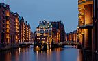 Hamburg, Speicherstadt, Wasserschloss -- 2016 -- 3265-71.jpg