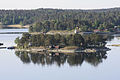 Norra Idskär e sullo sfondo il faro di Värmdö-Garpen, sull^^39,isola Kungsbor - panoramio.jpg