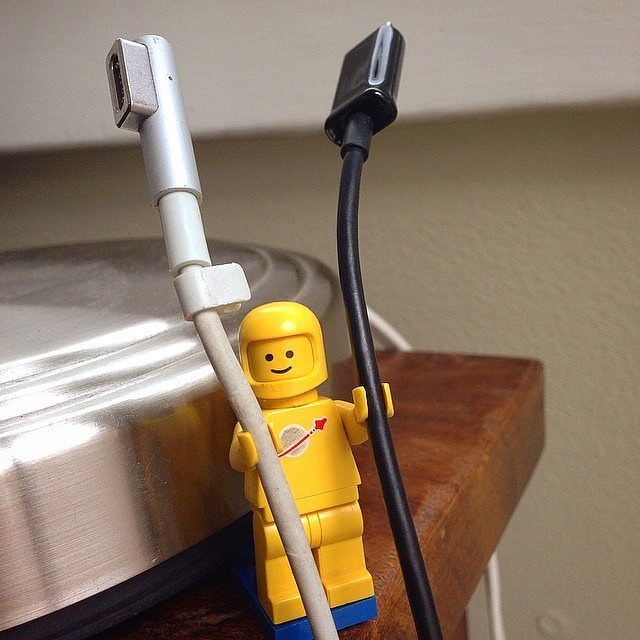 Use-Lego-Figurines-Hold-Your-Cords