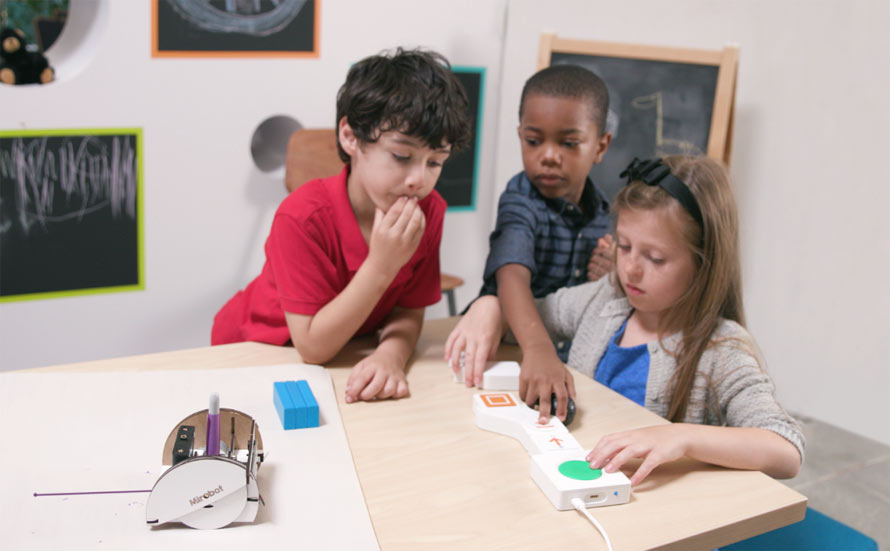 Kids using Bloks